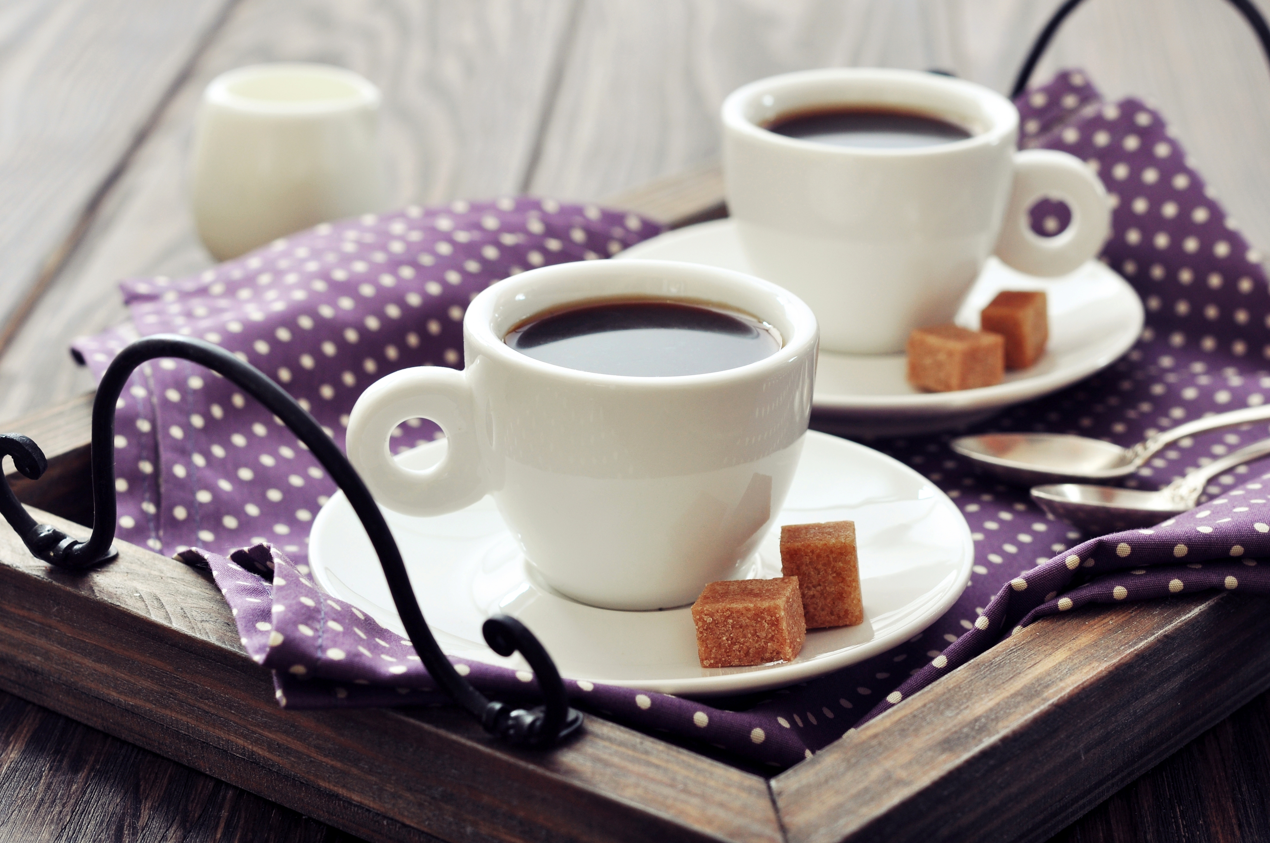 2 чашки кофе на столе. Чашка кофе. Красивые кофейные чашки. Красивая чашка кофе. "На чашечку кофе…?!".