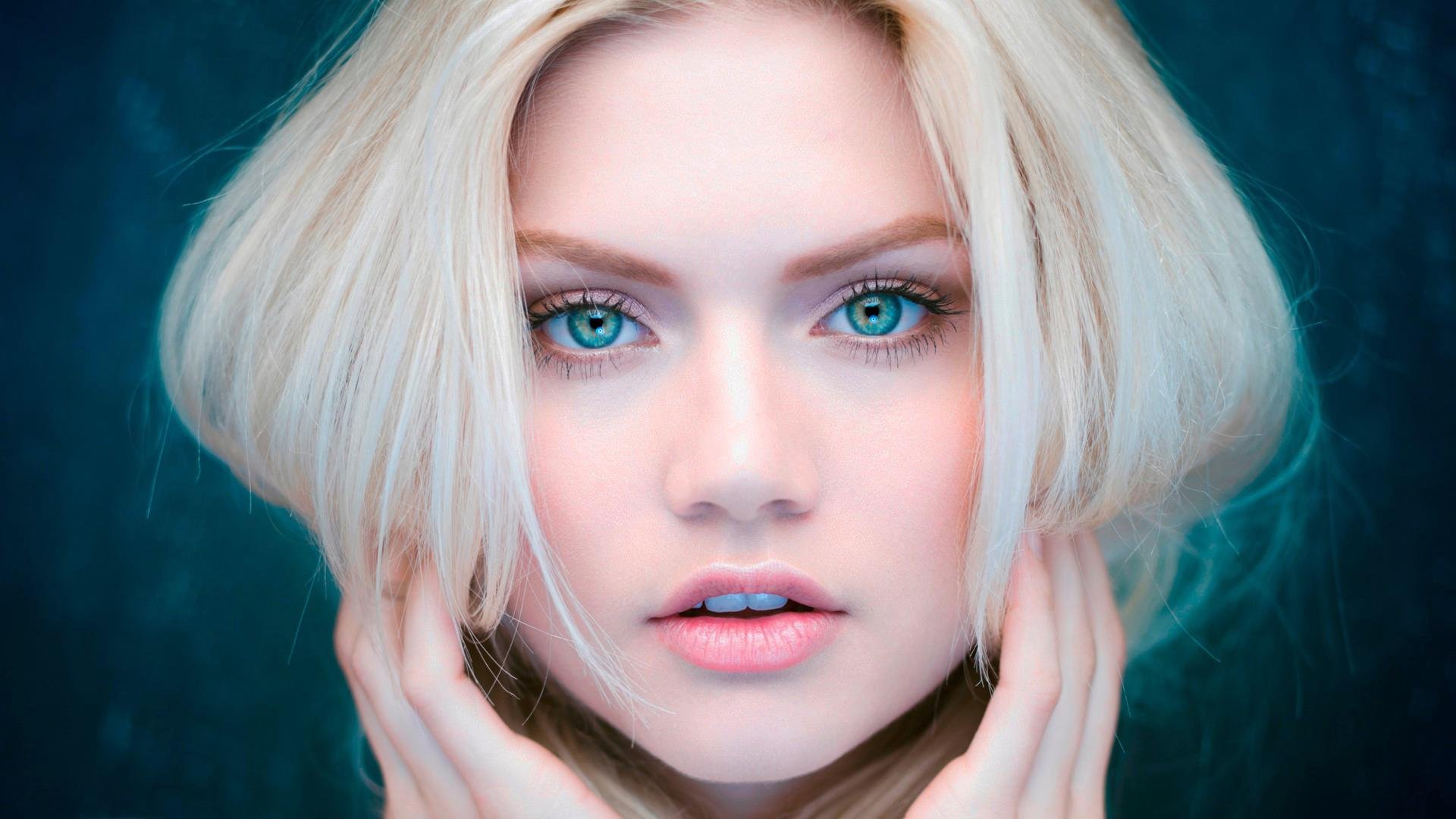 4. "Stunning Hair Colors for Blue-Eyed Beauties" - wide 7