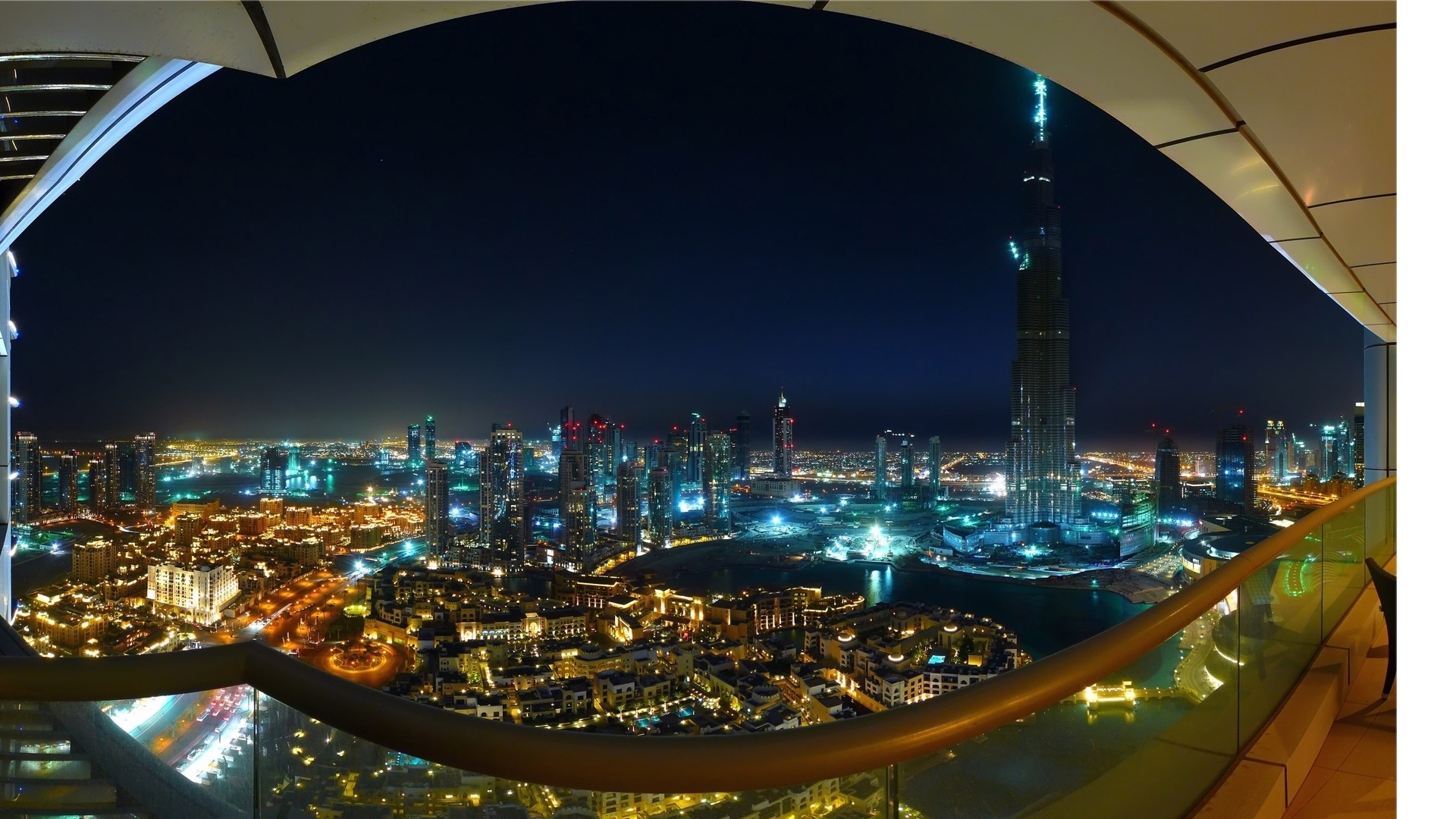Дубай ночью с окна. Вид на Дубай ночной. Ночной Дубай с крыши. Дубай вечером. Beautiful this city is