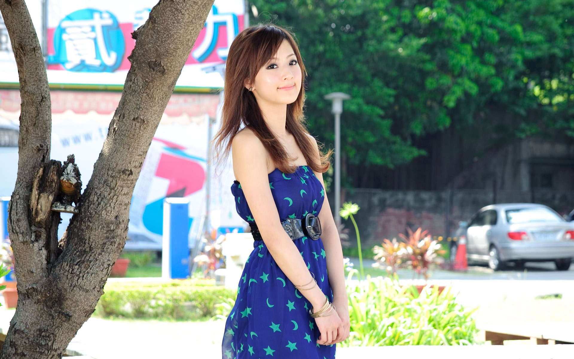 Photos Brunette girl blurred background young woman Asian Bench