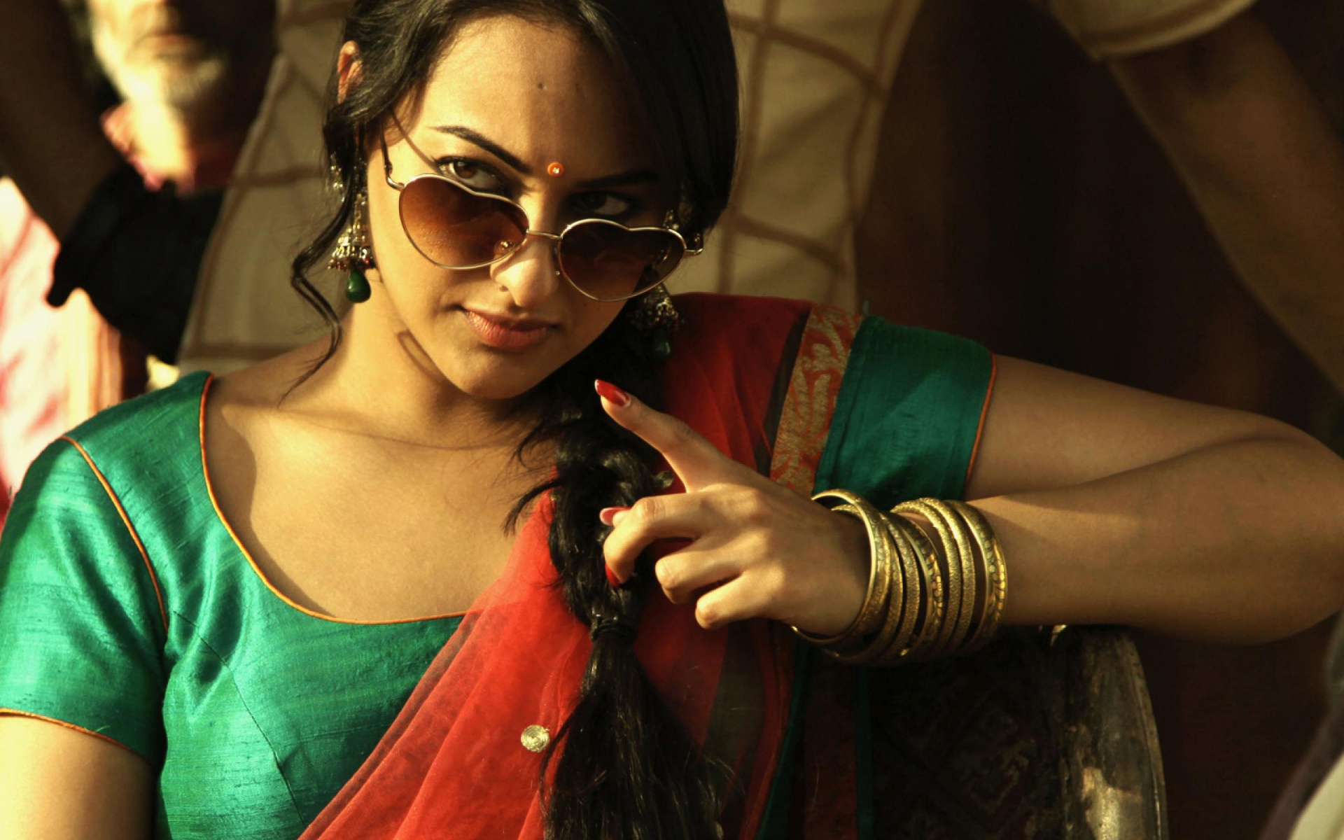 Sonakshi Sinha Indian Actress Bollywood Widescreen HD wallpaper
