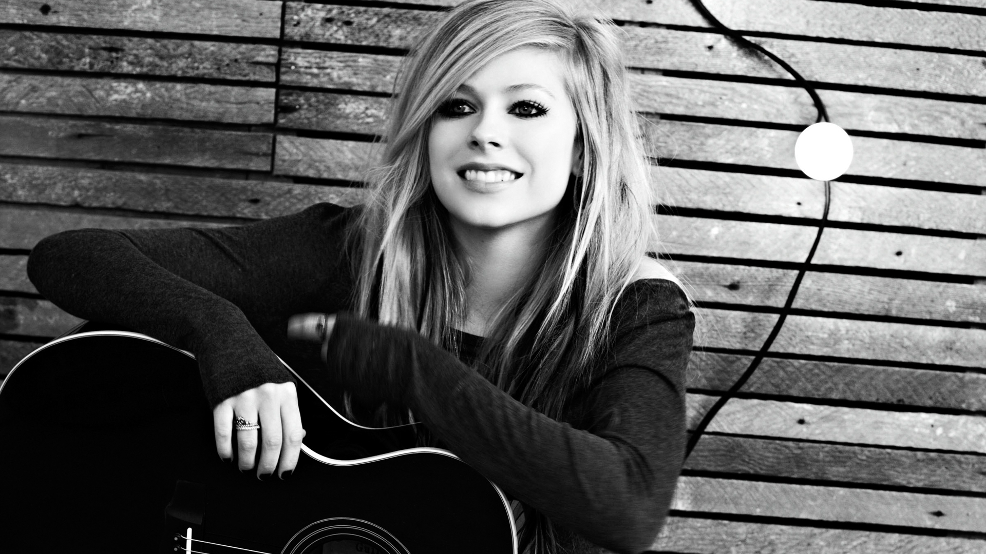 Avril Lavigne Black And White Hd Wallpaper