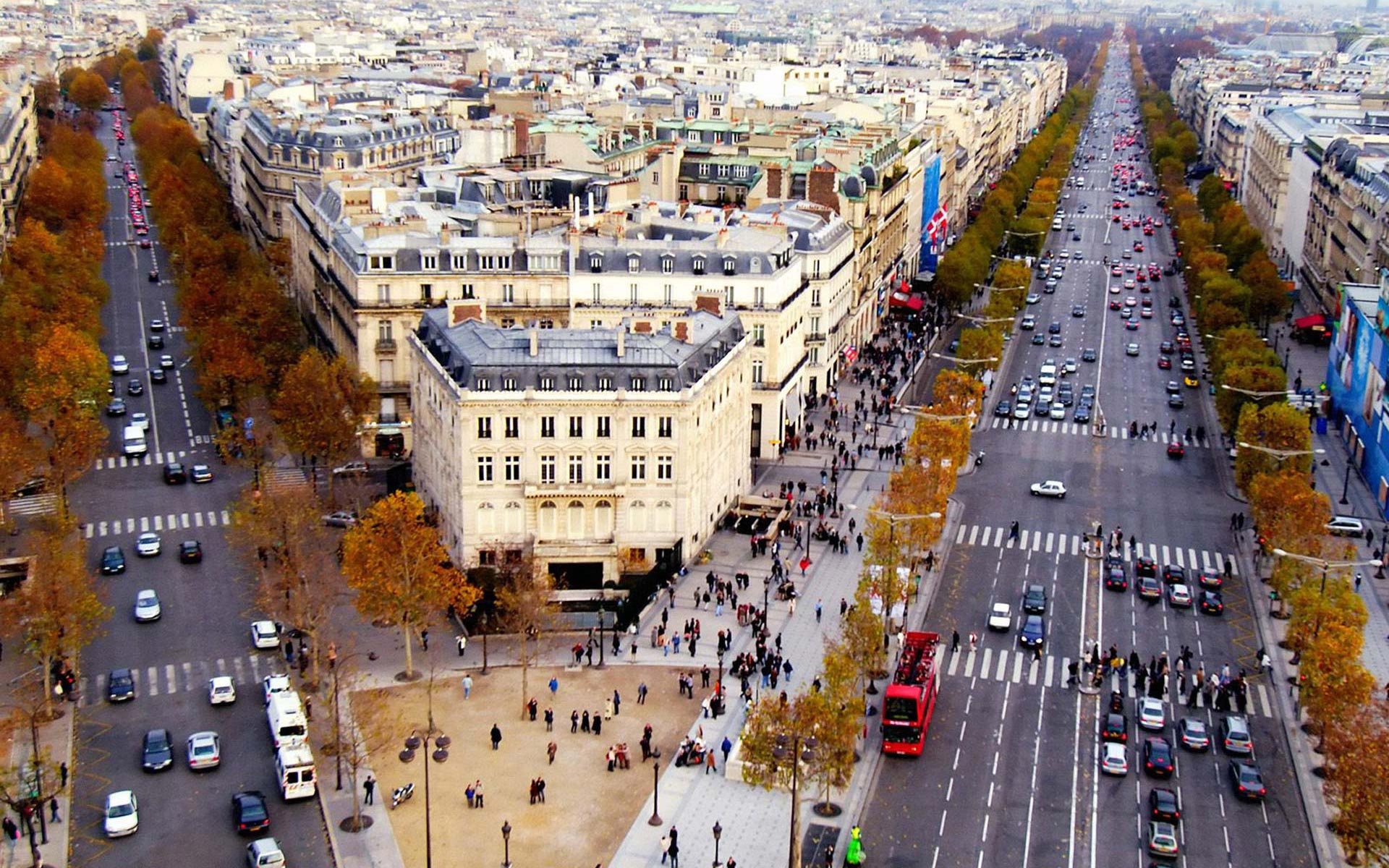 Paris. Avenue Champs Elysees. – Stock Editorial Photo © pillerss