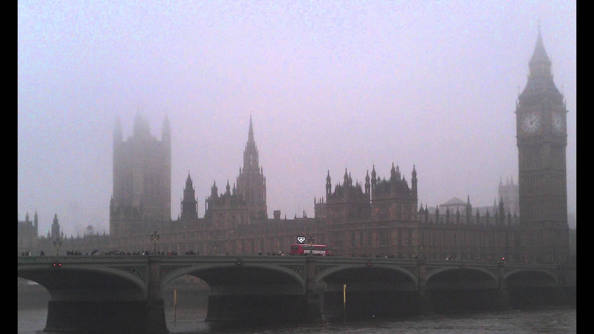 Foggy Day in London HD wallpaper