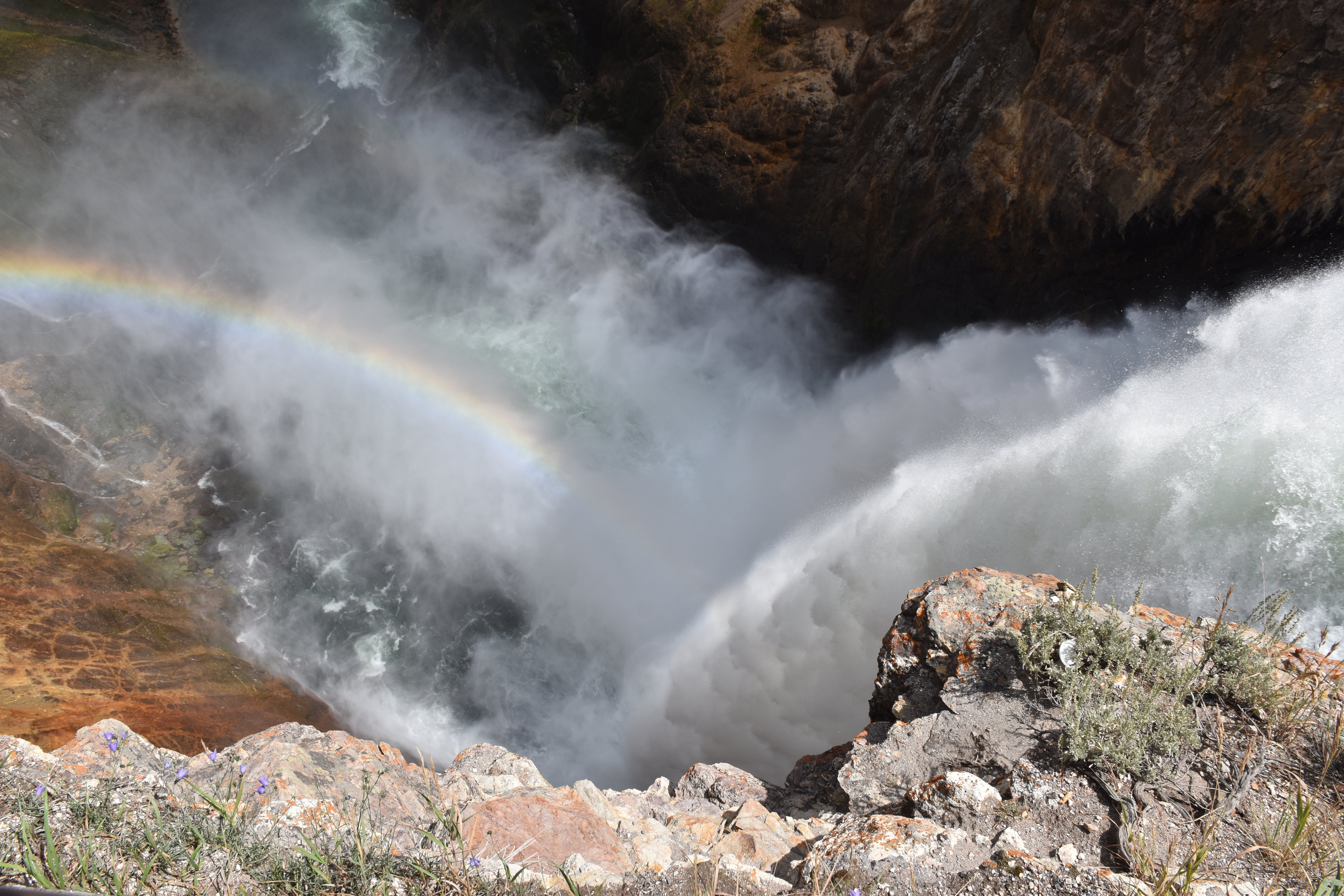 Yellowstone - Rainbow and Waterfall 4K wallpaper