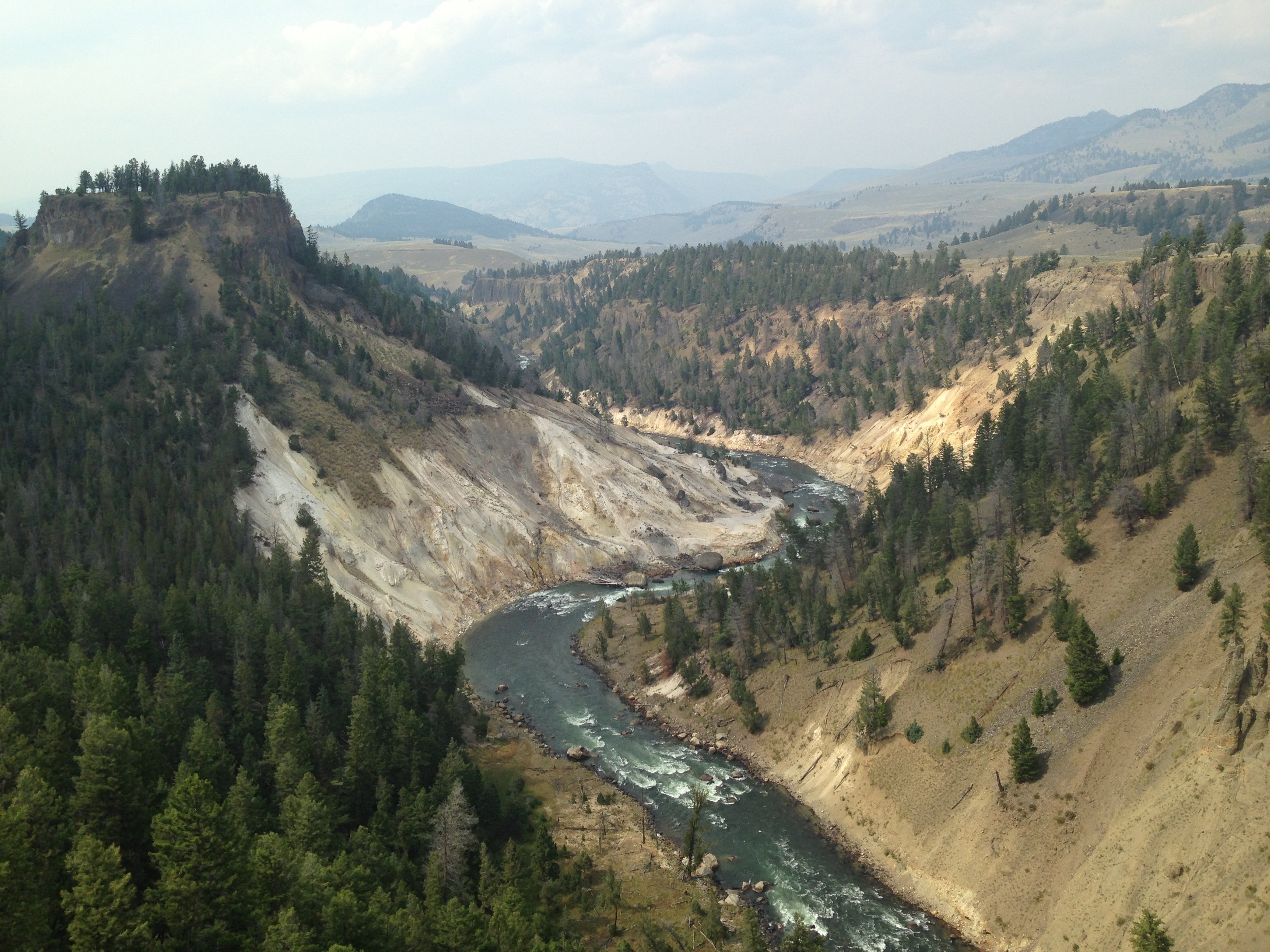 River Valley Flowing Through Yellowstone National Park Hd Wallpaper