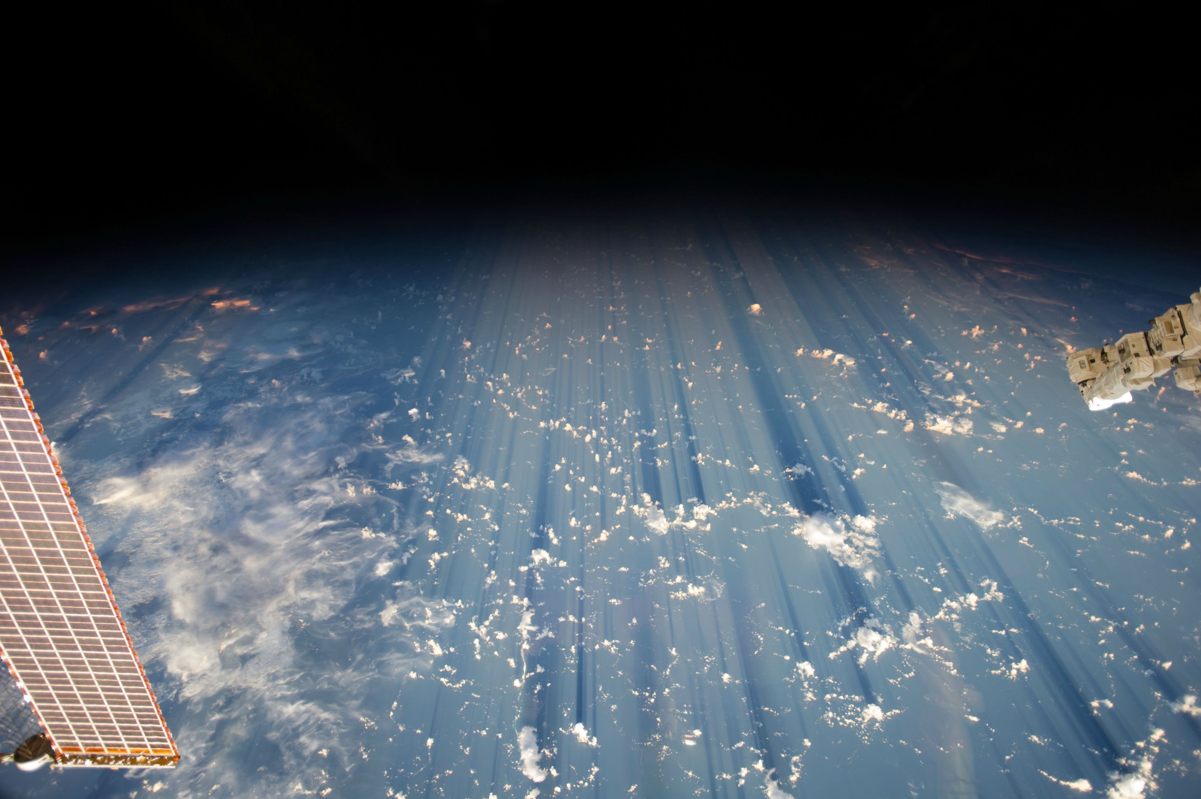 Спутник фото в реальном времени. Снимки с МКС. Снимки МКС из космоса. Снимки с борта МКС. Снимки земли с МКС.
