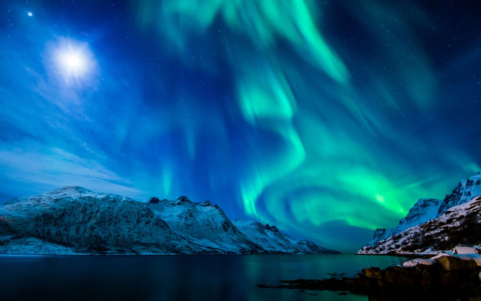 Northern Lights Aurora Borealis HD wallpaper