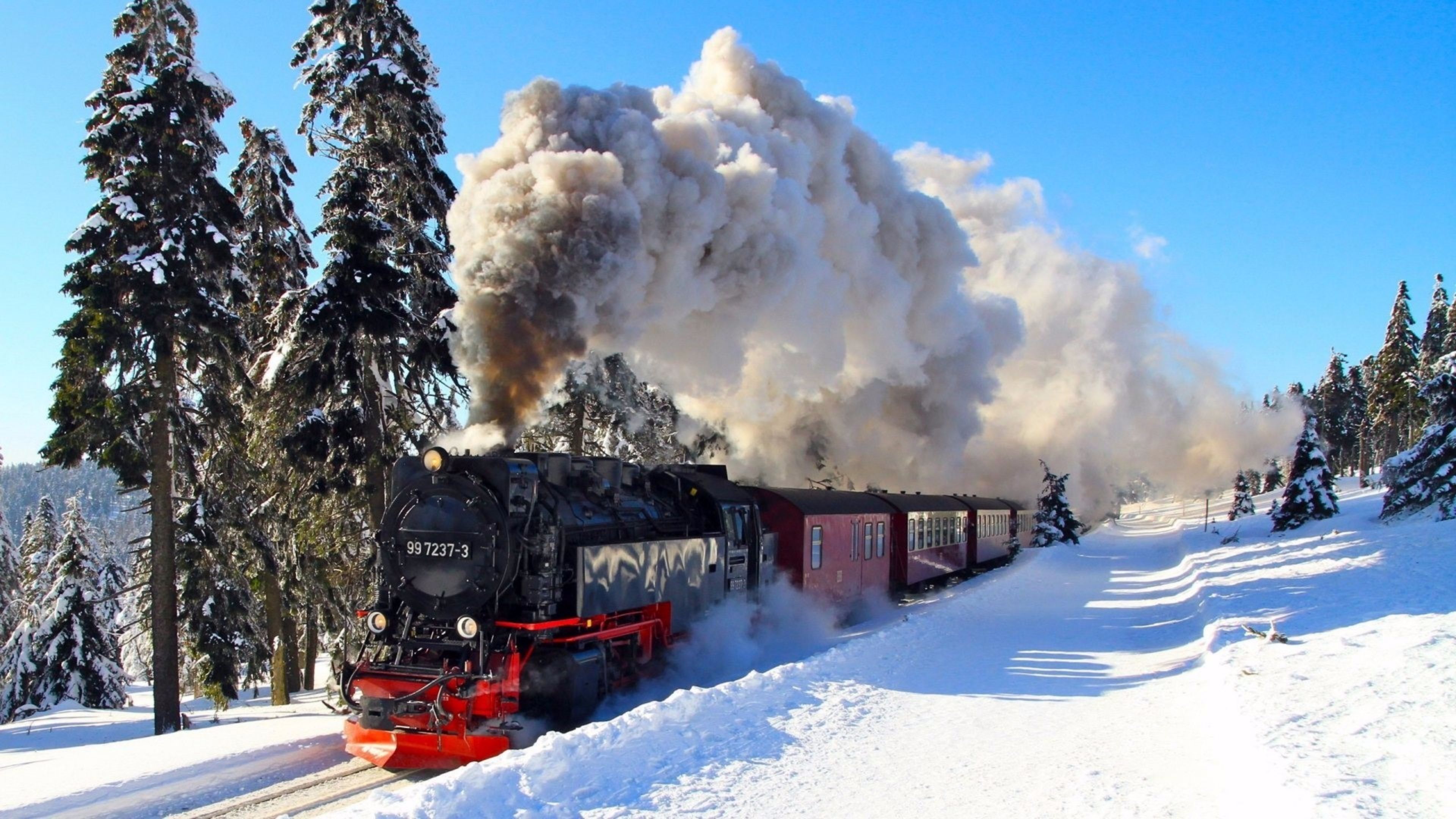 Train in Winter 4K wallpaper