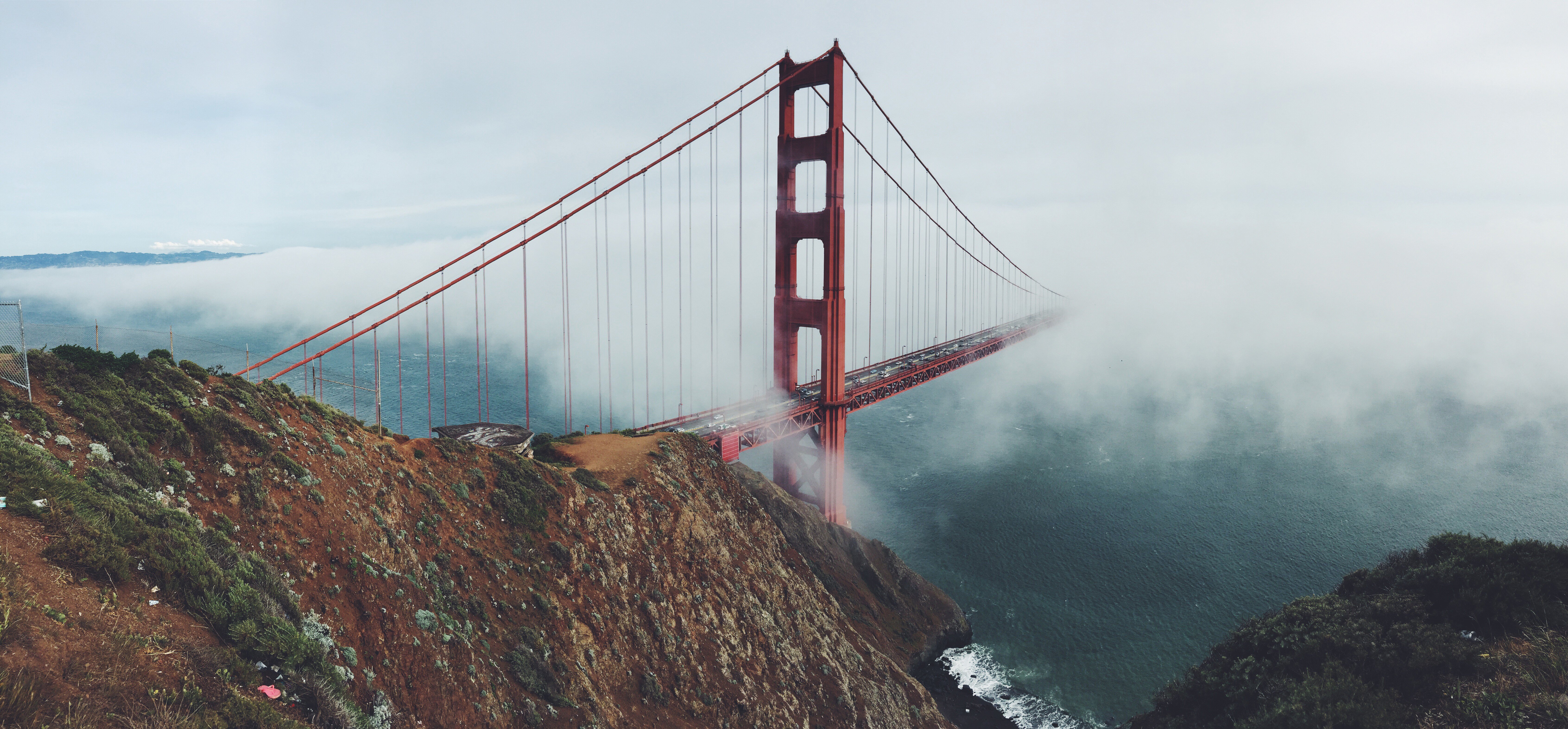 Không thể bỏ qua cầu vàng nổi tiếng này! Hãy thưởng thức hình ảnh ấn tượng của Golden Gate Bridge và cảm nhận sự vẻ đẹp ngất ngây của công trình này.