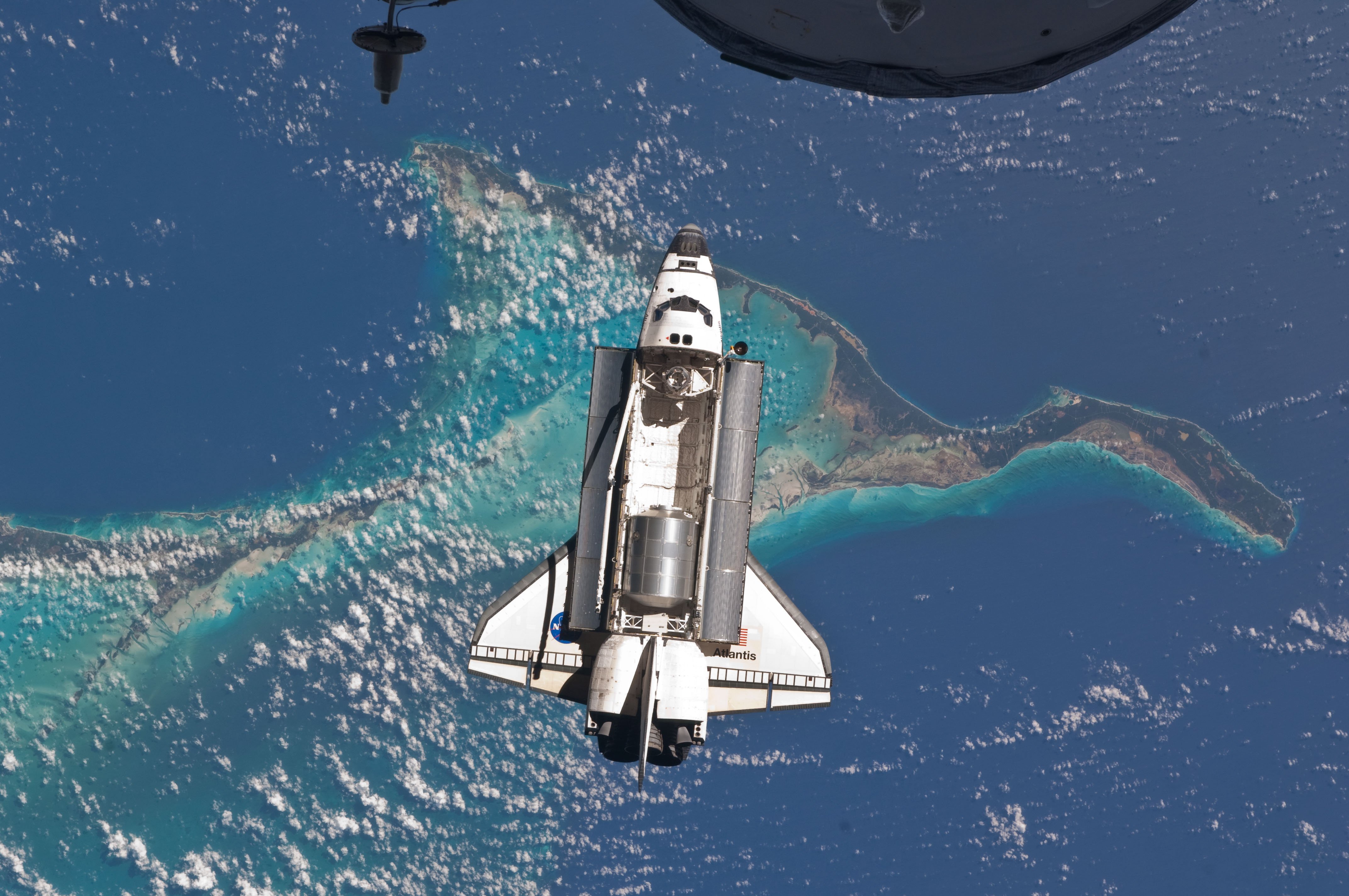 The Space Shuttle From Above 4K wallpaper