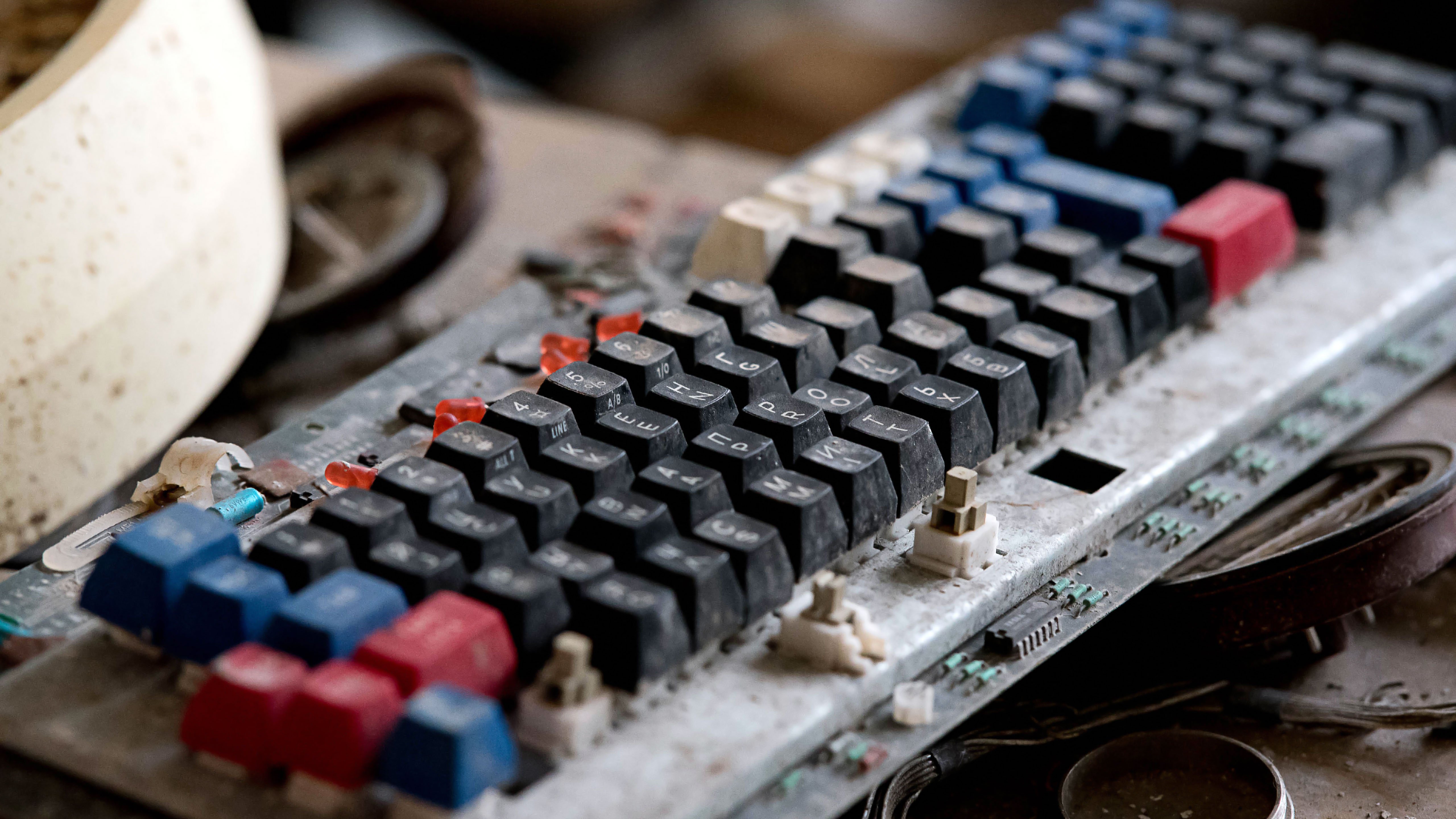 Mechanical Keyboard From Chernobyl 4K wallpaper