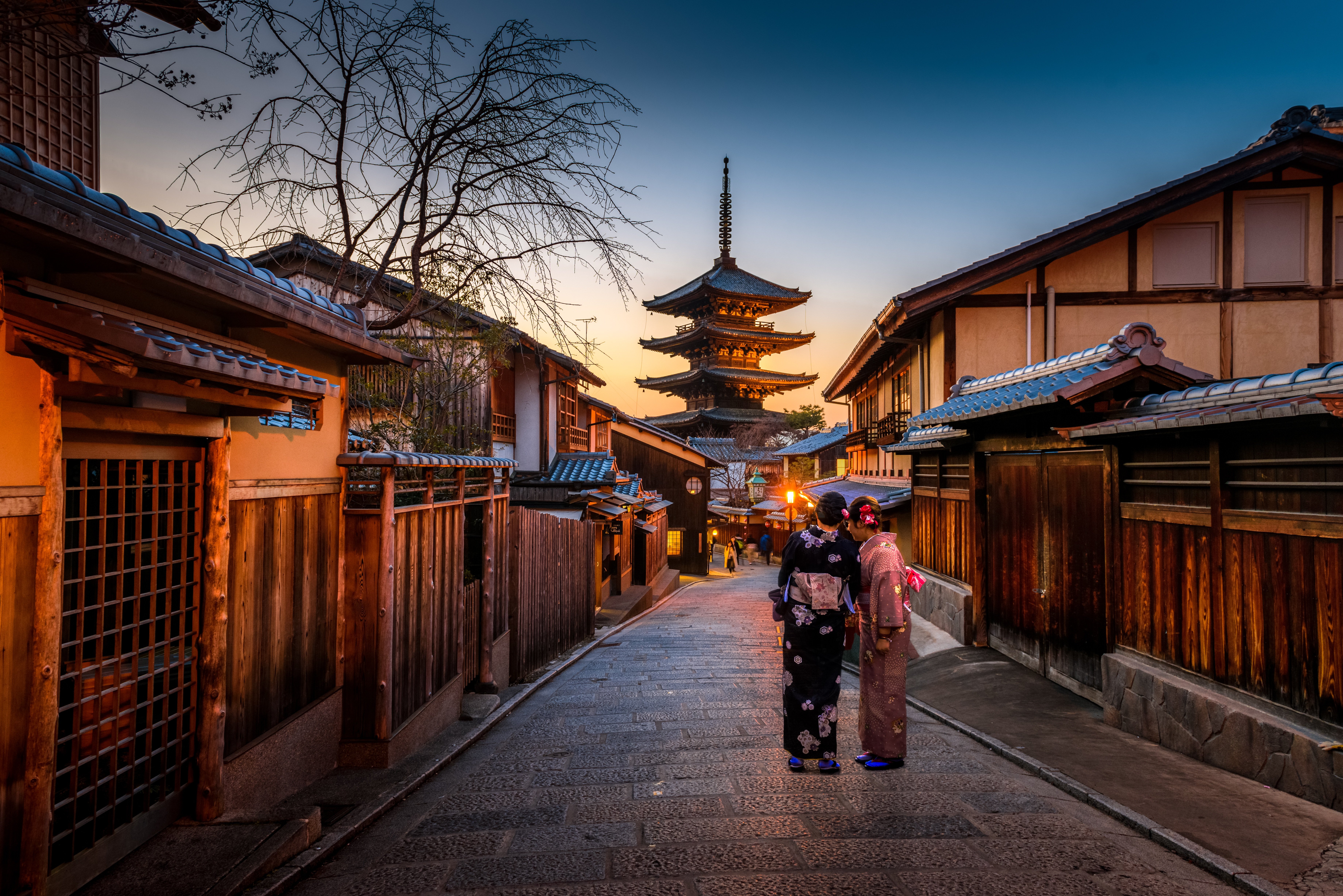 Đón nhận một màn hoàng hôn tuyệt đẹp của Nhật Bản với hình ảnh nền Japanese Sunset. Với những tông màu ấm áp và những đường nét tinh tế, bạn sẽ cảm nhận được sự yên tĩnh và nhẹ nhàng của một chiều tàn. Hãy tìm hiểu thêm về hình ảnh nền Japanese Sunset và bắt đầu bình yên những khoảnh khắc cuối ngày của mình.