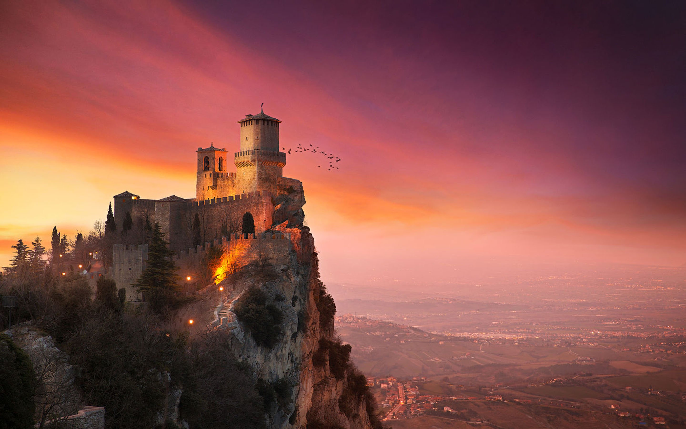Сан марино на горе. Сан-Марино – крепость Гуаита. Монте титано Сан Марино. Гора Монте титано. Замок Гуаита.