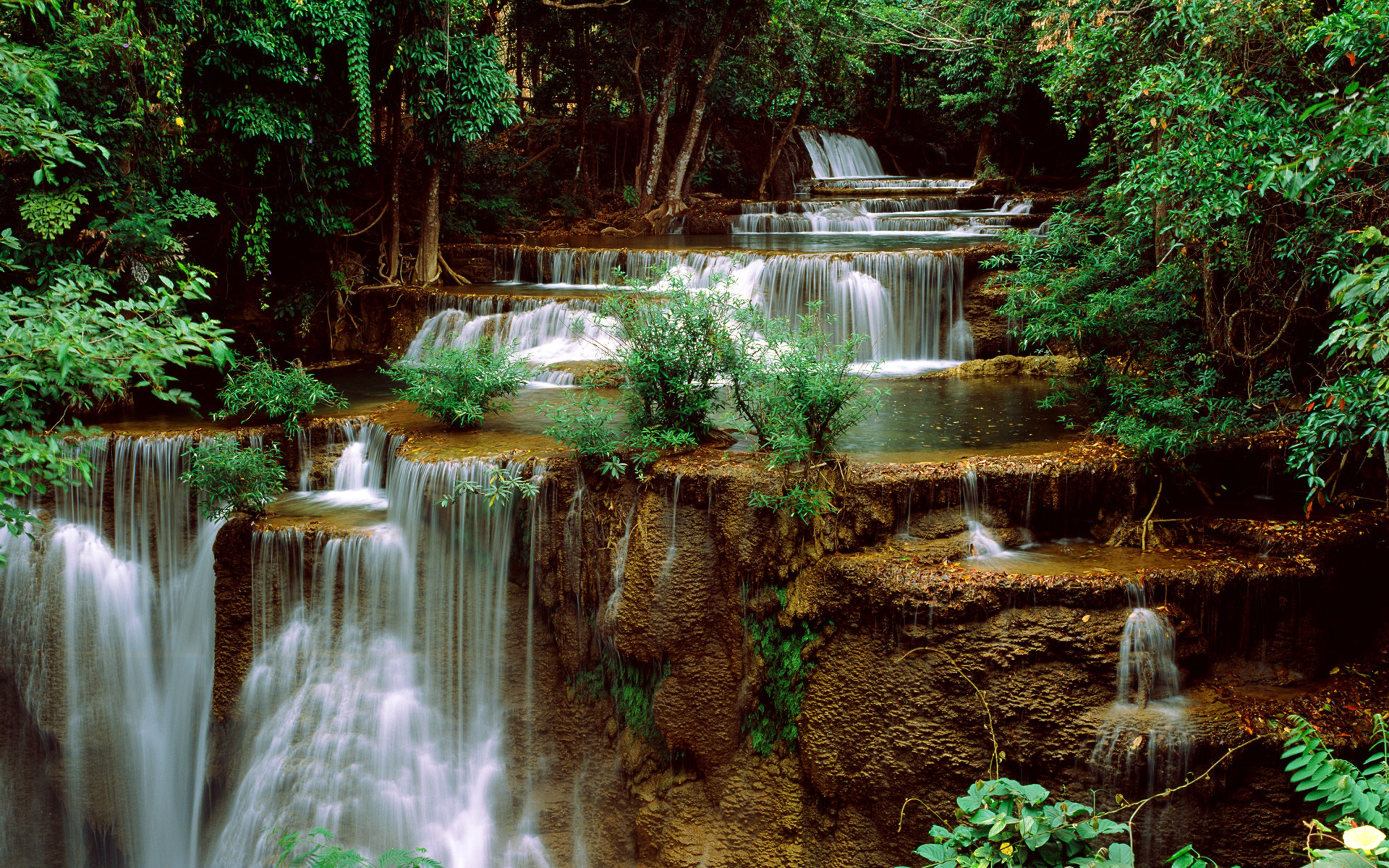 Mighty waterfall live wallpaper for Android. Mighty waterfall free download  for tablet and phone.