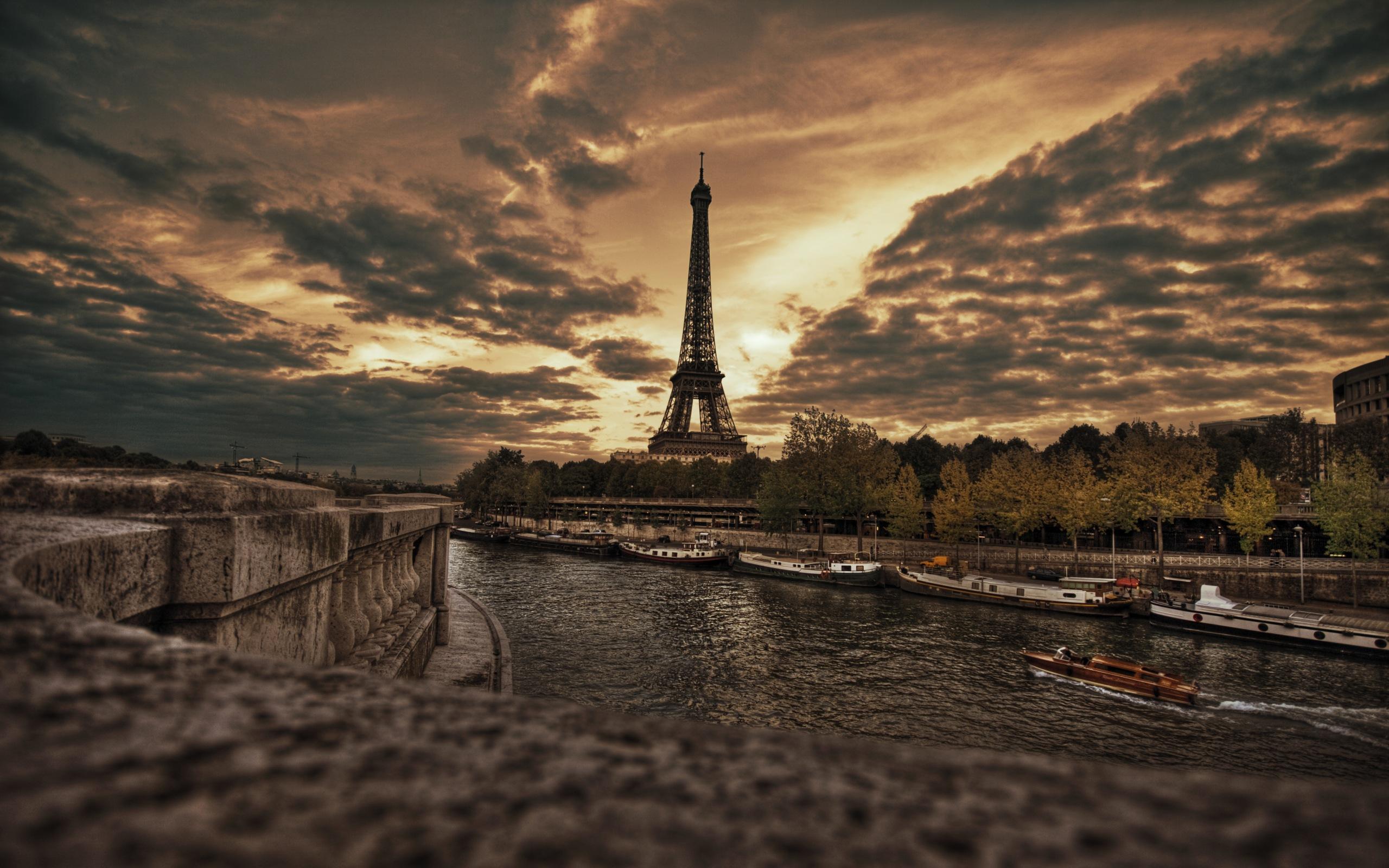 Eiffel Tower HD wallpaper