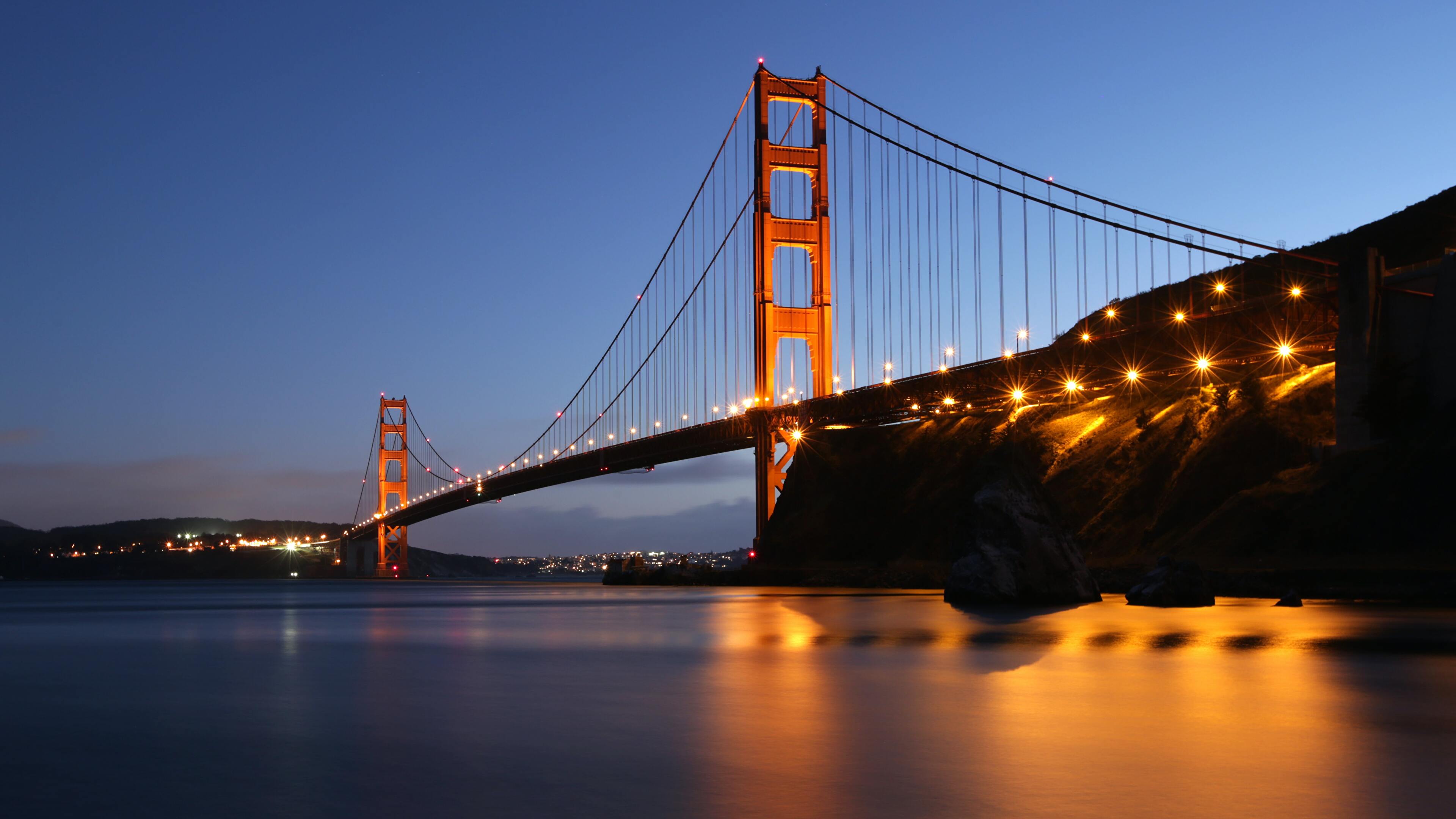 Golden Gate Bridge at Night 4K wallpaper