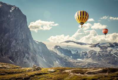 Balloons in the Mountains
