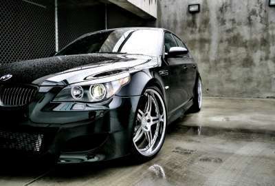 Black BMW 1608