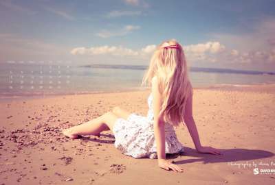 Blonde Girl On The Beach 4607