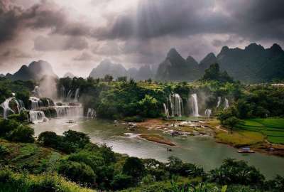 Breathtaking Waterfall 15847