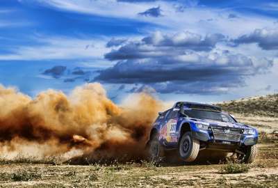 Dakar Car in Action