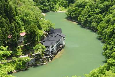 Hotel on a Green River
