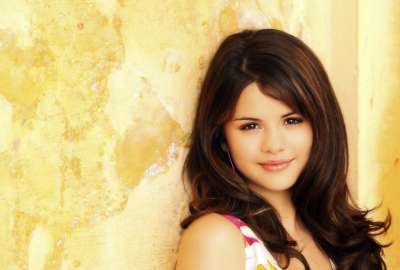 Selena Gomez Singers Selena Gomez Yellow Portrait 6000