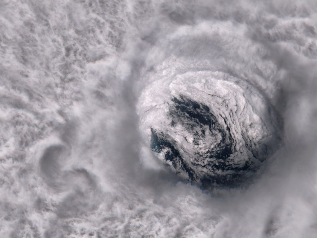 8k Hurricane Irma Eye of the Storm wallpaper