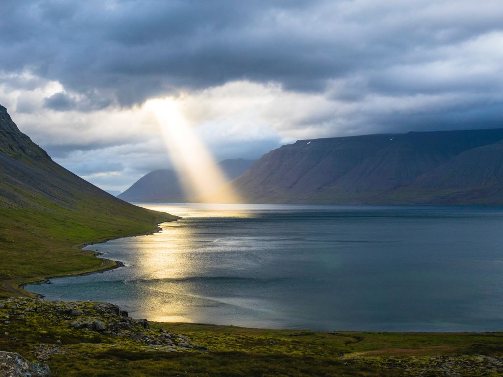 A Lone God Ray Over Iceland wallpaper
