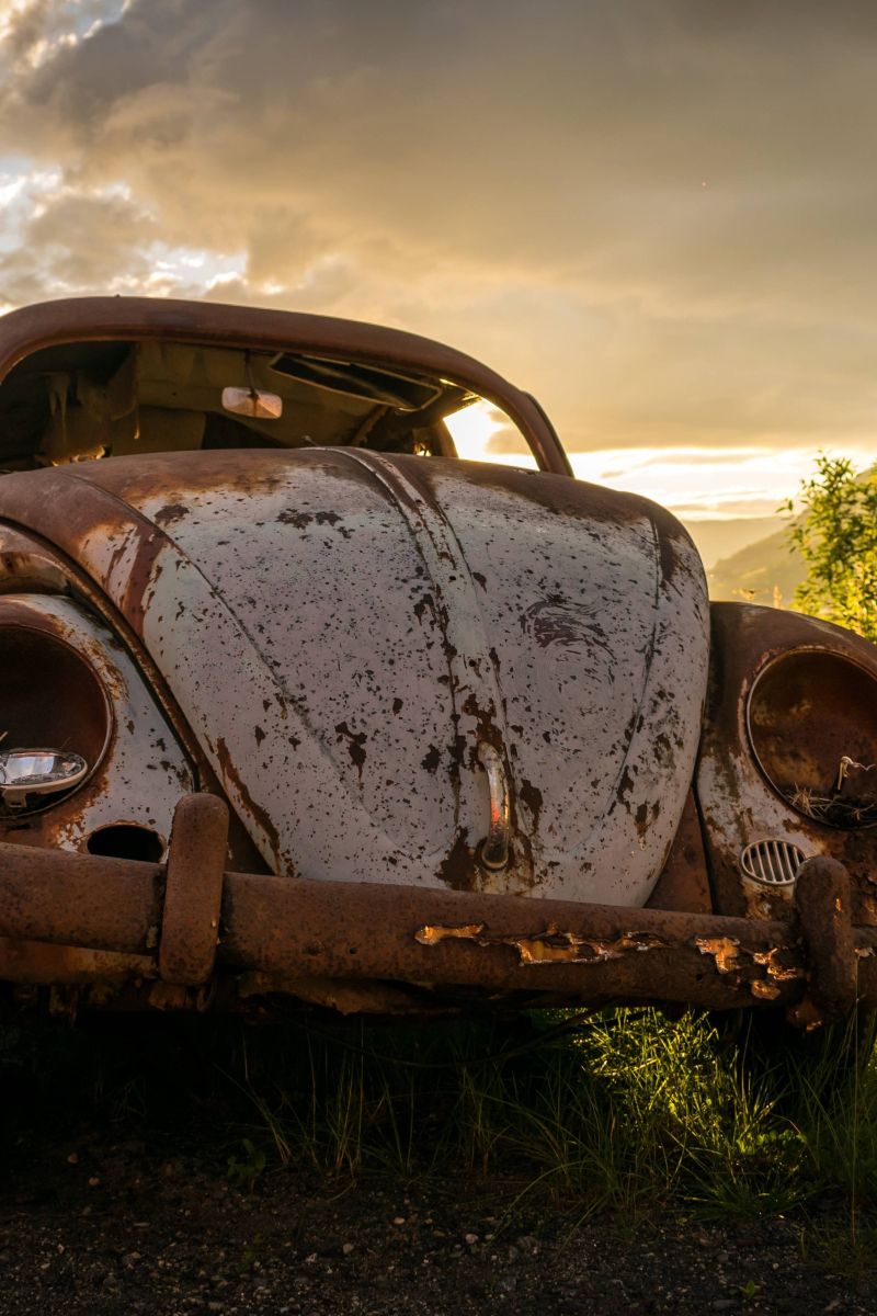 Abandoned VW Beetle wallpaper in 800x1200 resolution