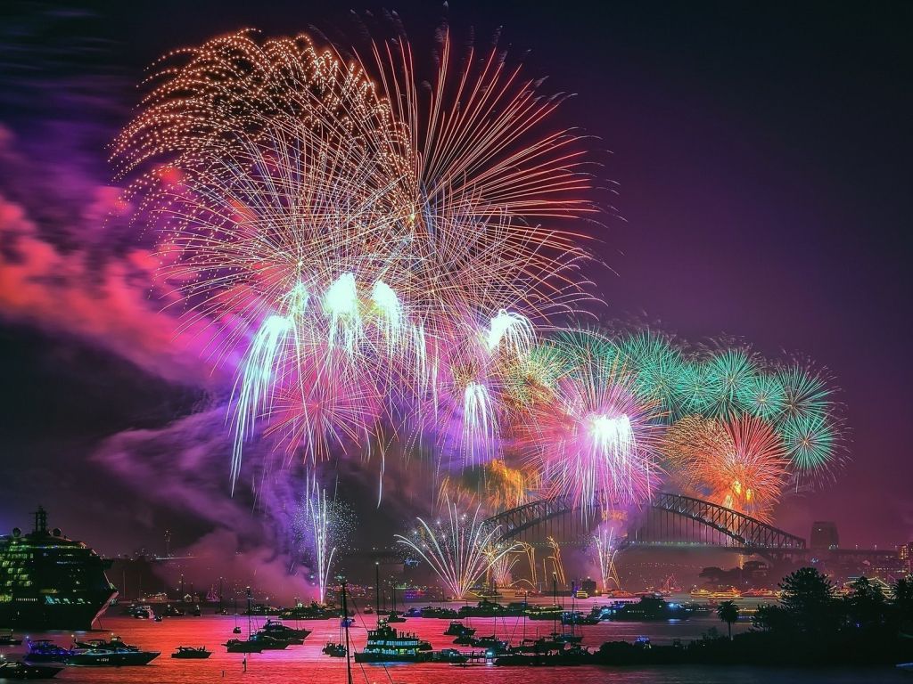 Amazing Fireworks Sydney Bay Firewirks Bridge Lights Ships wallpaper