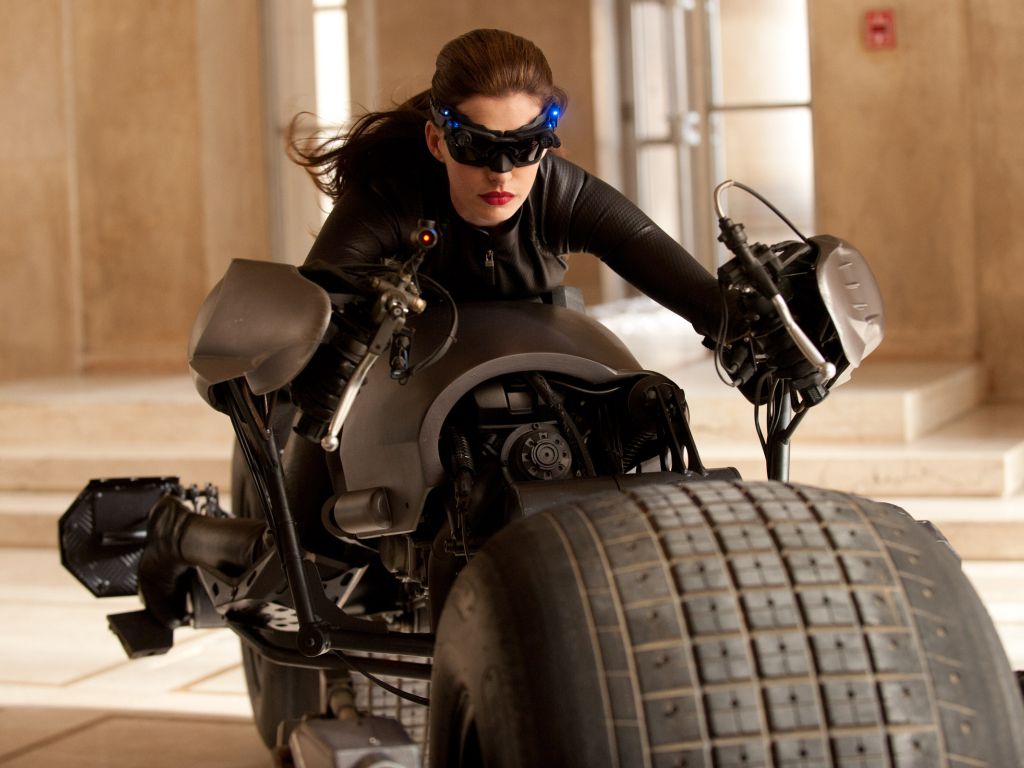 Anne Hathaway as Catwoman wallpaper