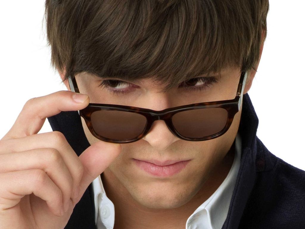 Ashton Kutcher With Sunglasses wallpaper