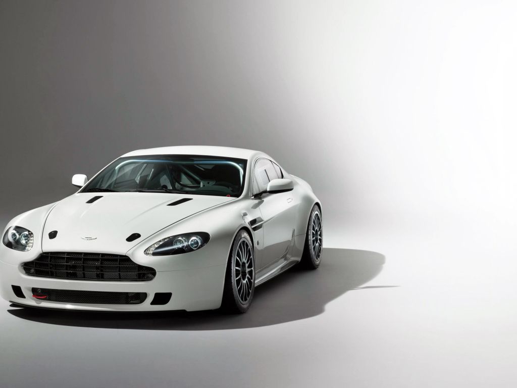Aston Martin Vantage GT 2014 wallpaper