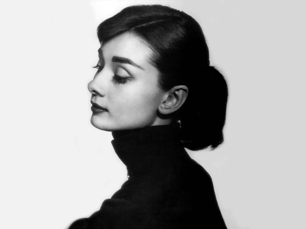 Audrey Hepburn Black And White wallpaper