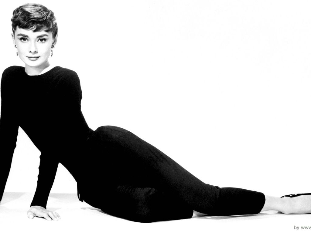 Audrey Hepburn Shoes wallpaper
