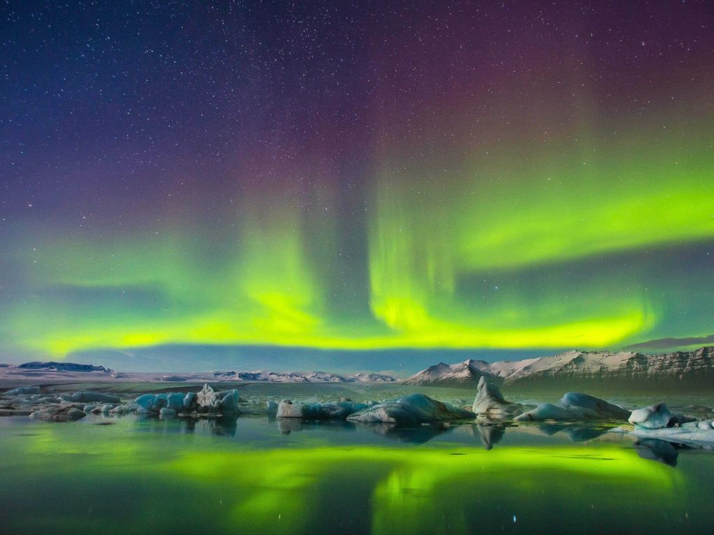 Aurora Borealis Northern Lights wallpaper