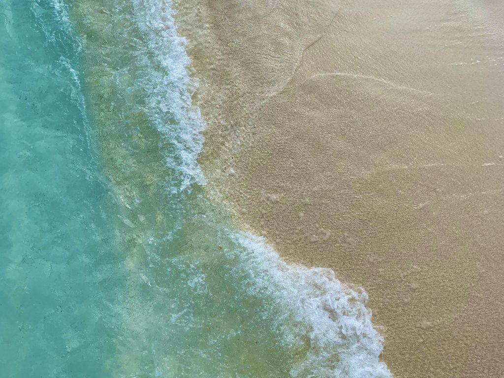 Azure Waves : Kuramathi Island, Republic of Maldives wallpaper