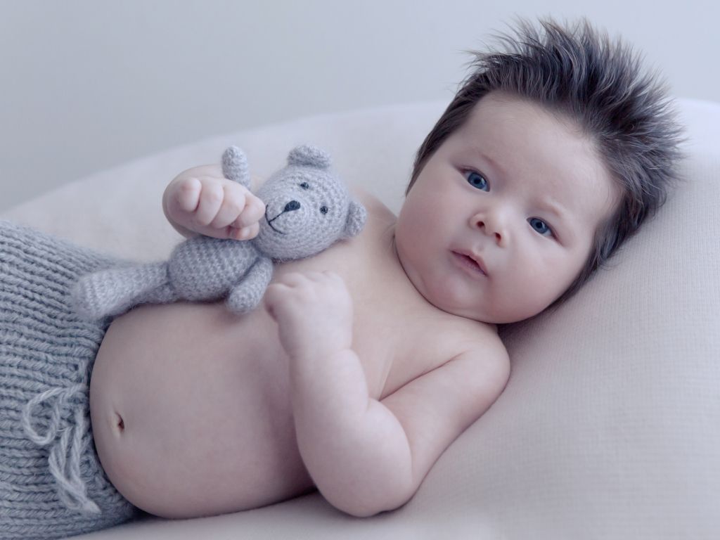 Baby With Teddy Bear wallpaper