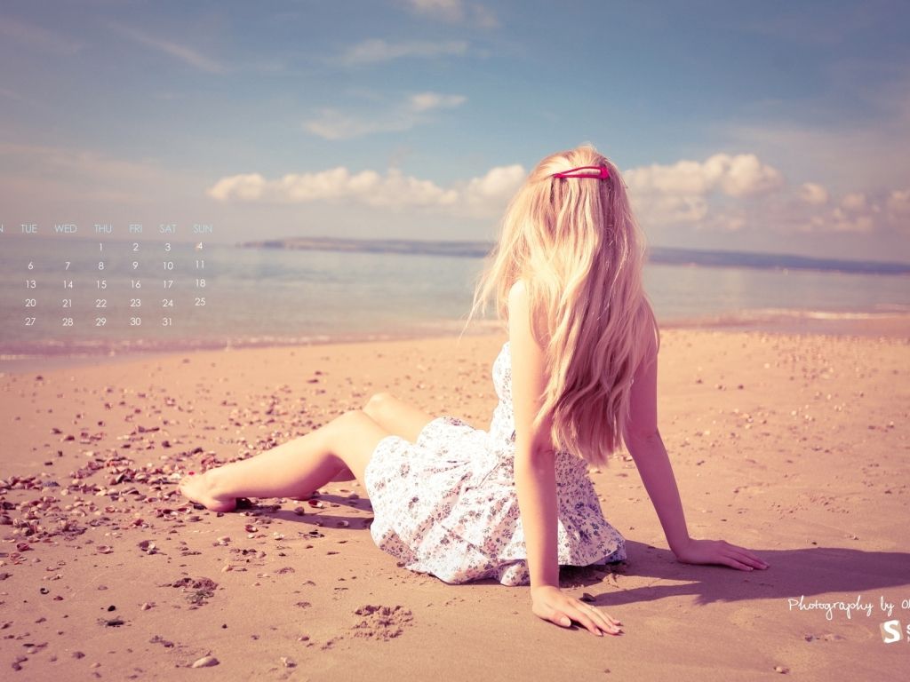 Blonde Girl On The Beach 4607 wallpaper