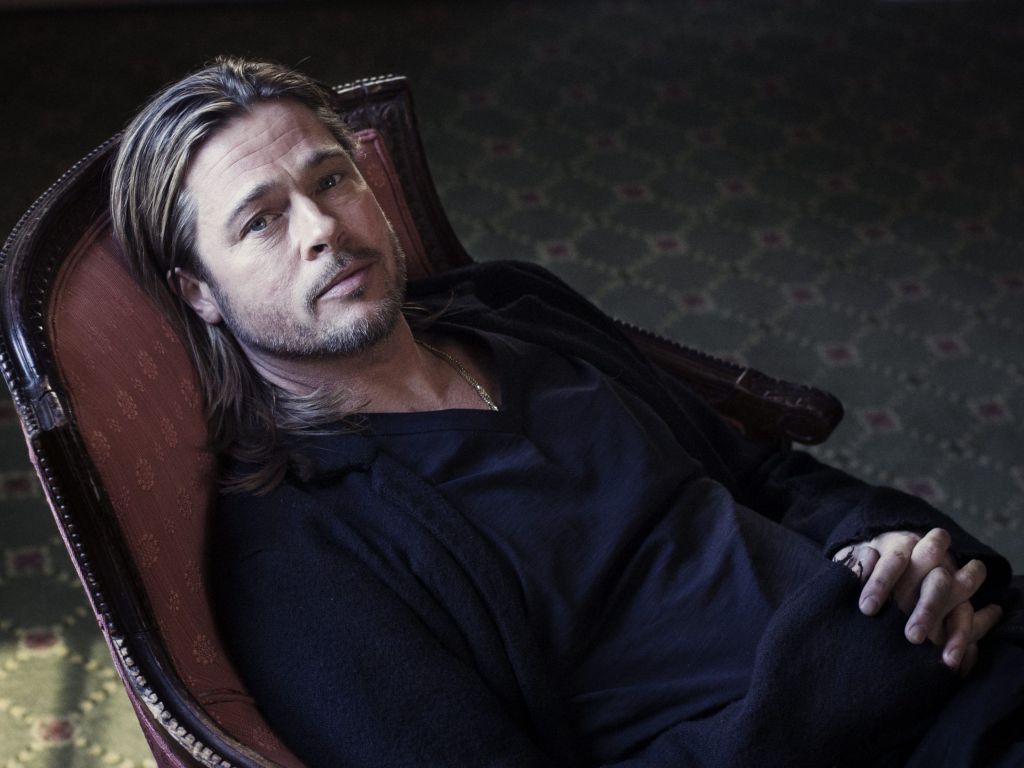 Brad Pitt Sitting On Chair wallpaper