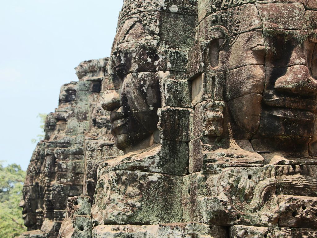 Buddha Heads Atop Banteay Srey Cambodia wallpaper