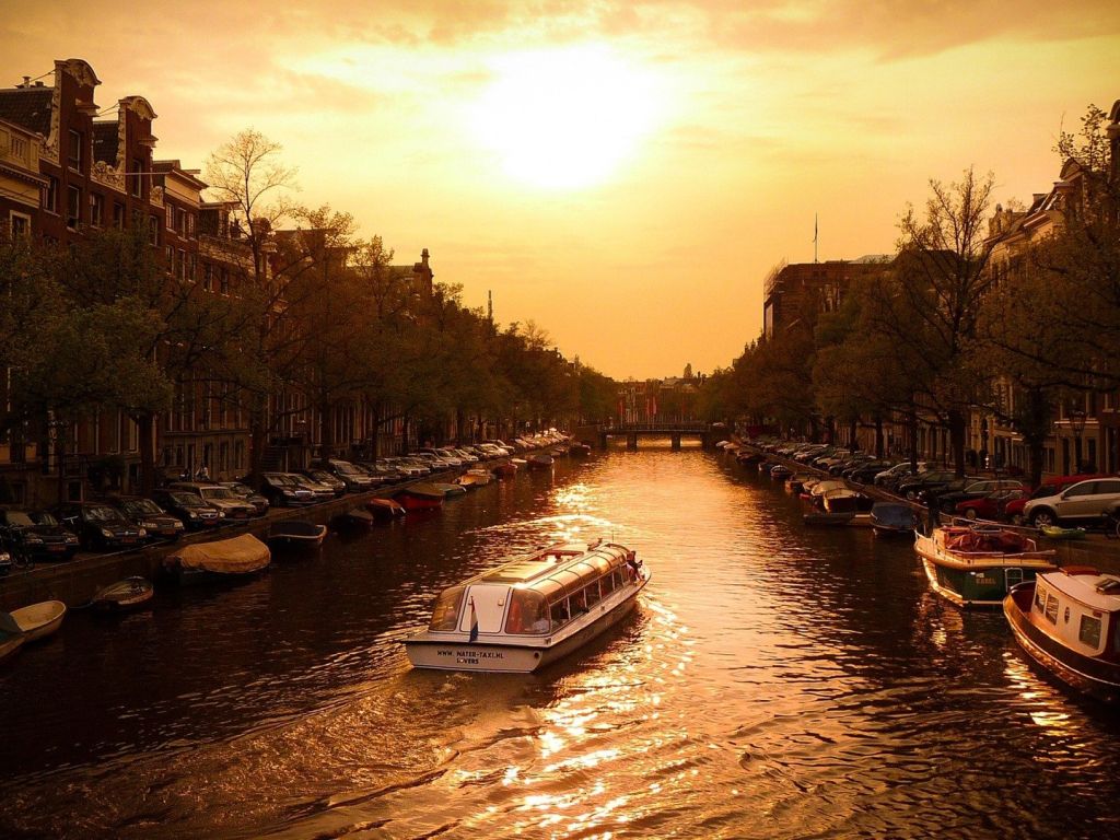 Canal Cruise Amsterdam wallpaper