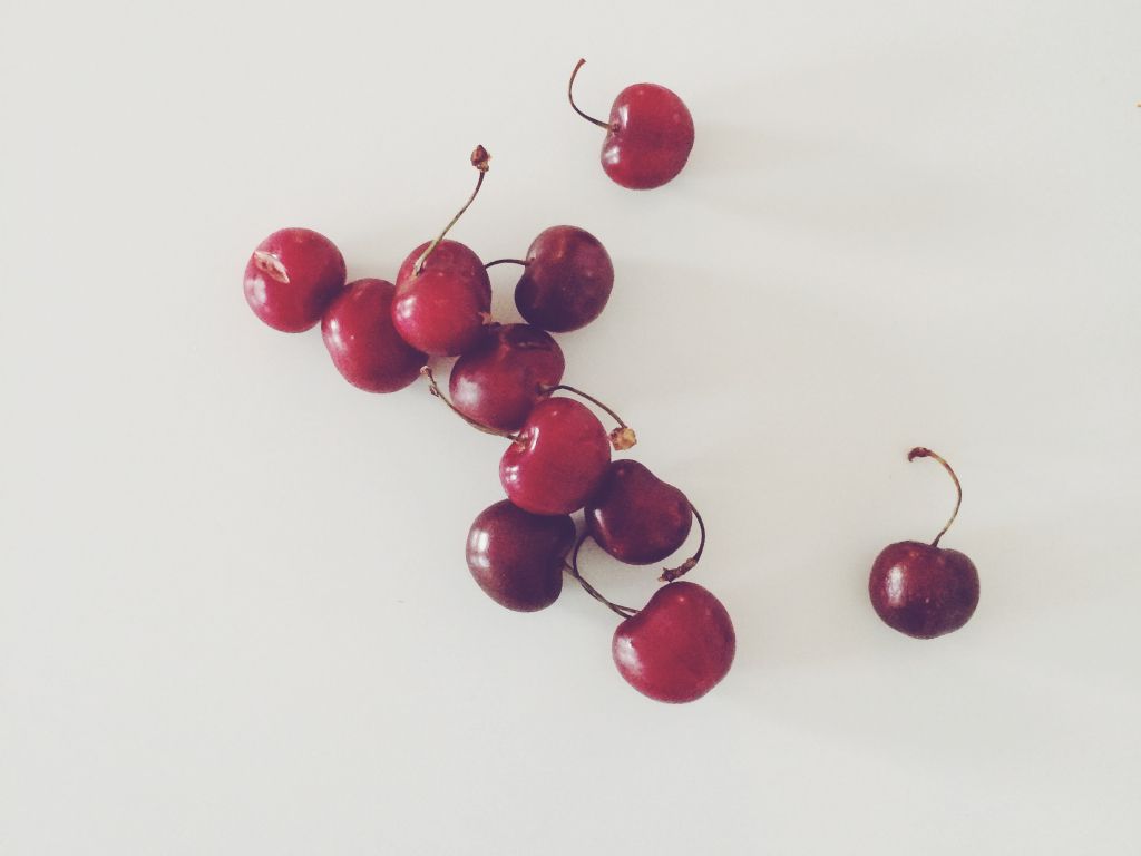 Cherries Red White wallpaper