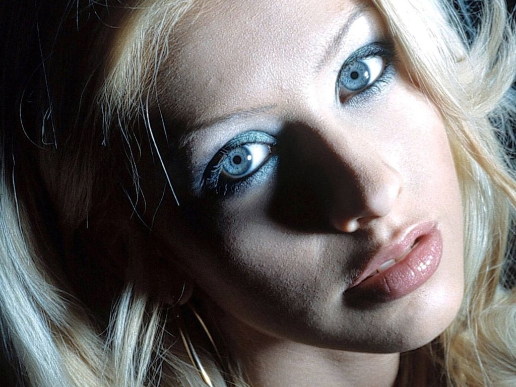 Christina Aguilera Beautiful Blue Eyes wallpaper