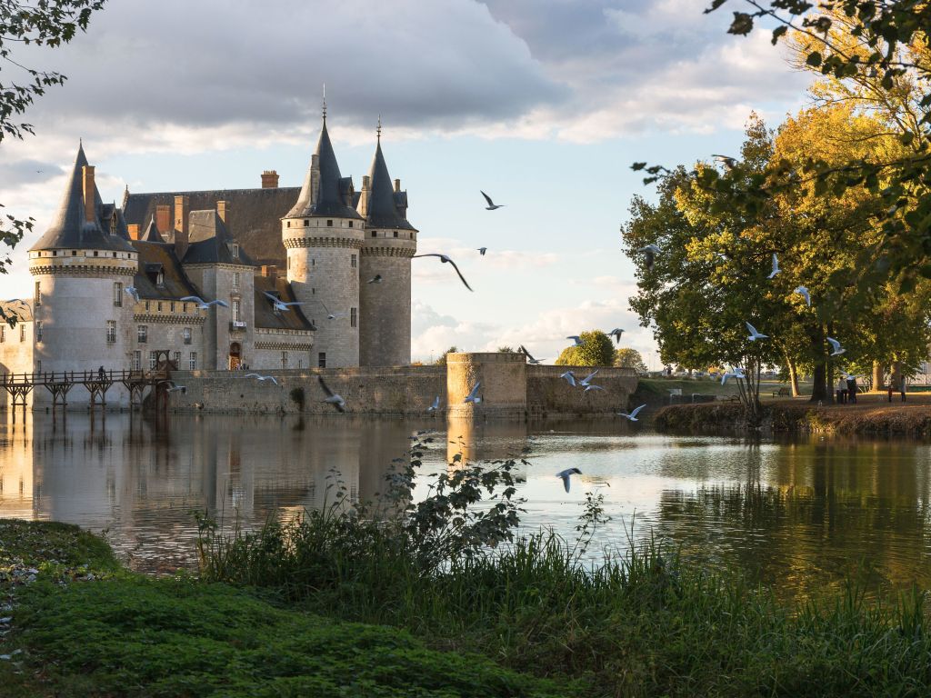 Château De Sully-sur-Loire Loiret France wallpaper