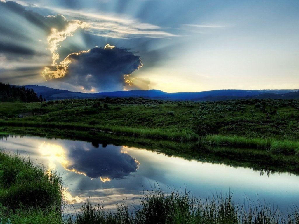Cloud Reflected in the Pond wallpaper