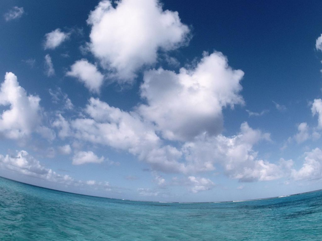 Cloud desktops. Море и небо. Море облаков.