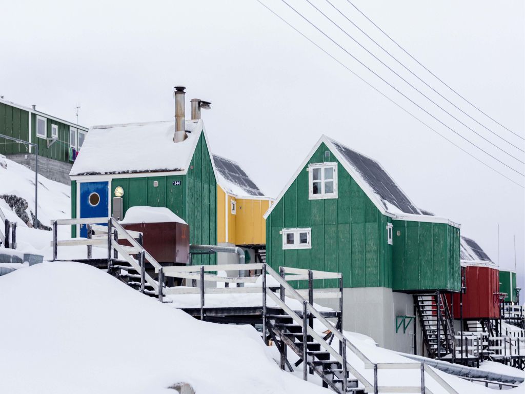 Colorful Greenlandic Houses in Town of Aasiaat wallpaper